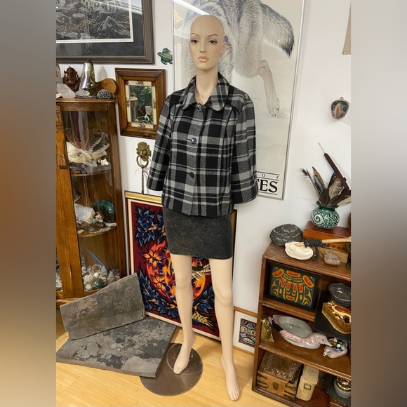 Wide Line Plaid Woolen Cardigan with Cute Big Buttons - Picture 10 of 12